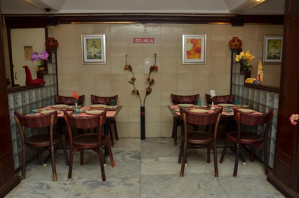 Hotel Aryaas Palayankottai Extérieur photo
