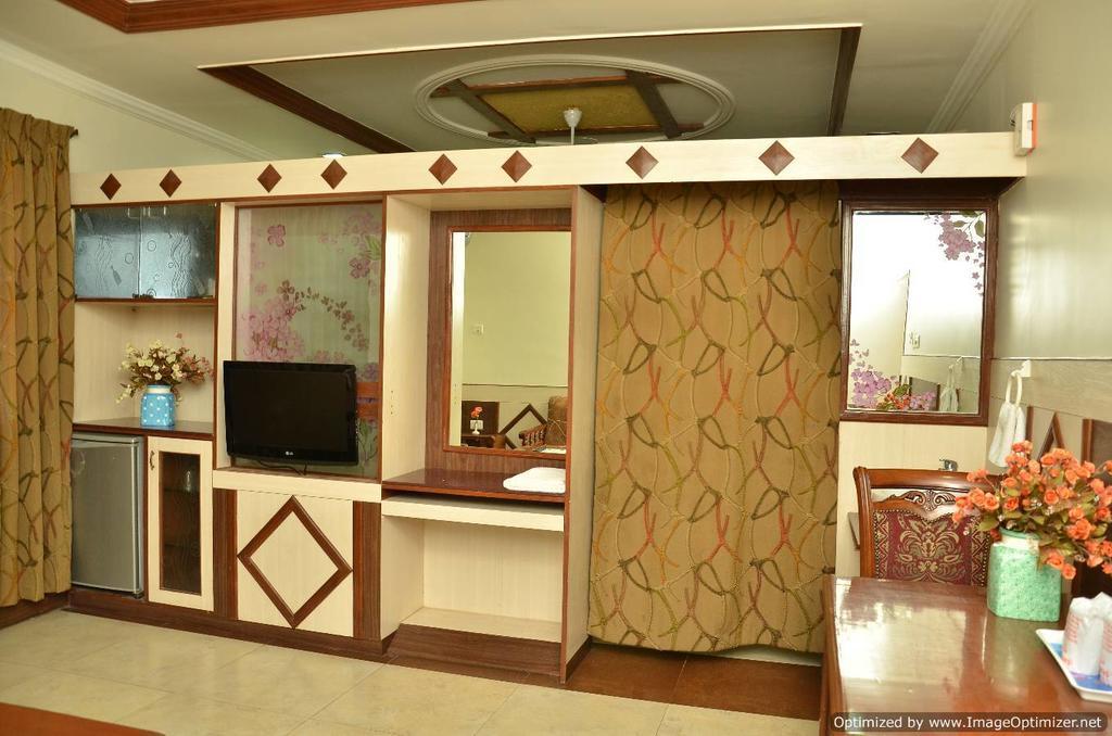 Hotel Aryaas Palayankottai Extérieur photo