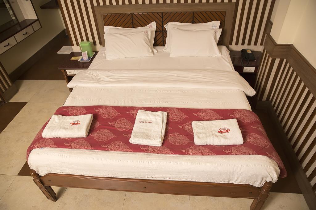 Hotel Aryaas Palayankottai Extérieur photo