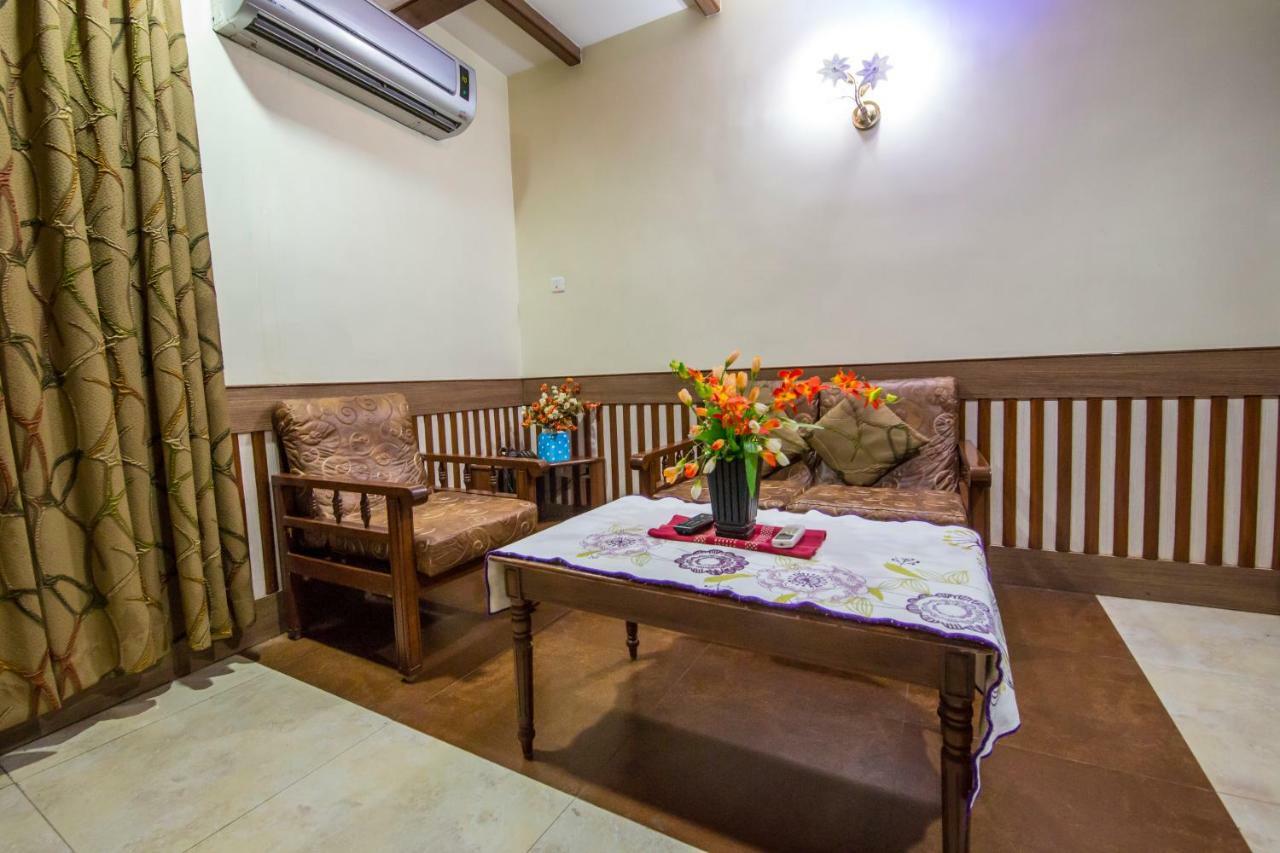 Hotel Aryaas Palayankottai Extérieur photo