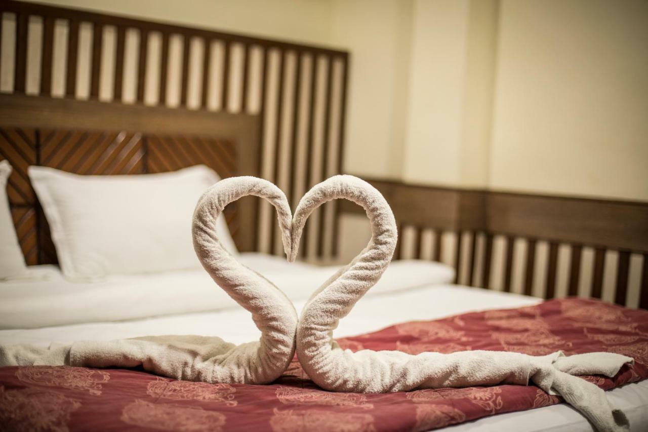 Hotel Aryaas Palayankottai Extérieur photo