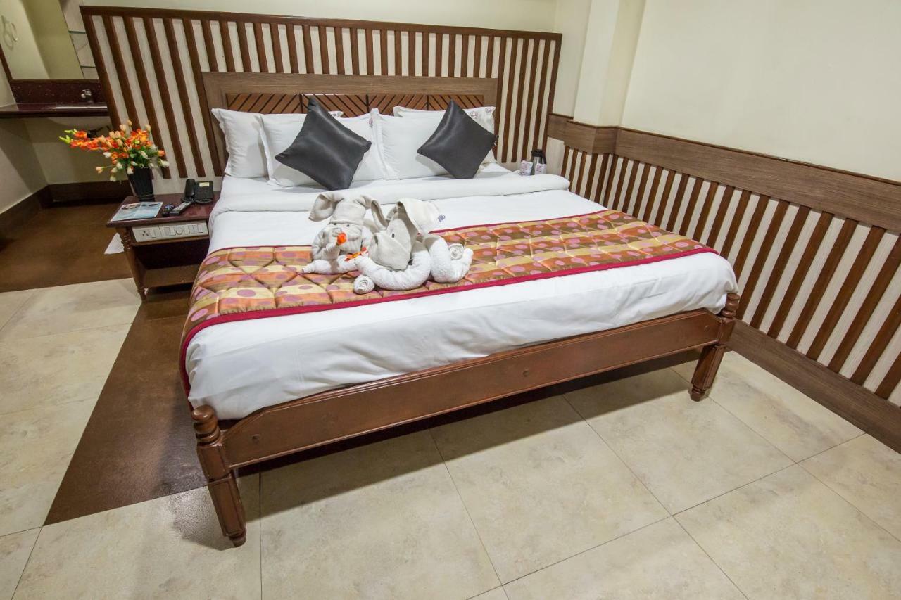 Hotel Aryaas Palayankottai Extérieur photo