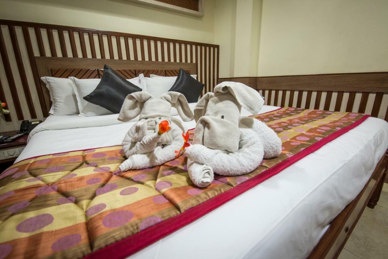 Hotel Aryaas Palayankottai Extérieur photo