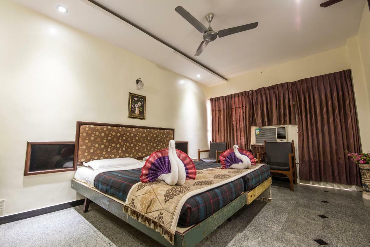 Hotel Aryaas Palayankottai Extérieur photo