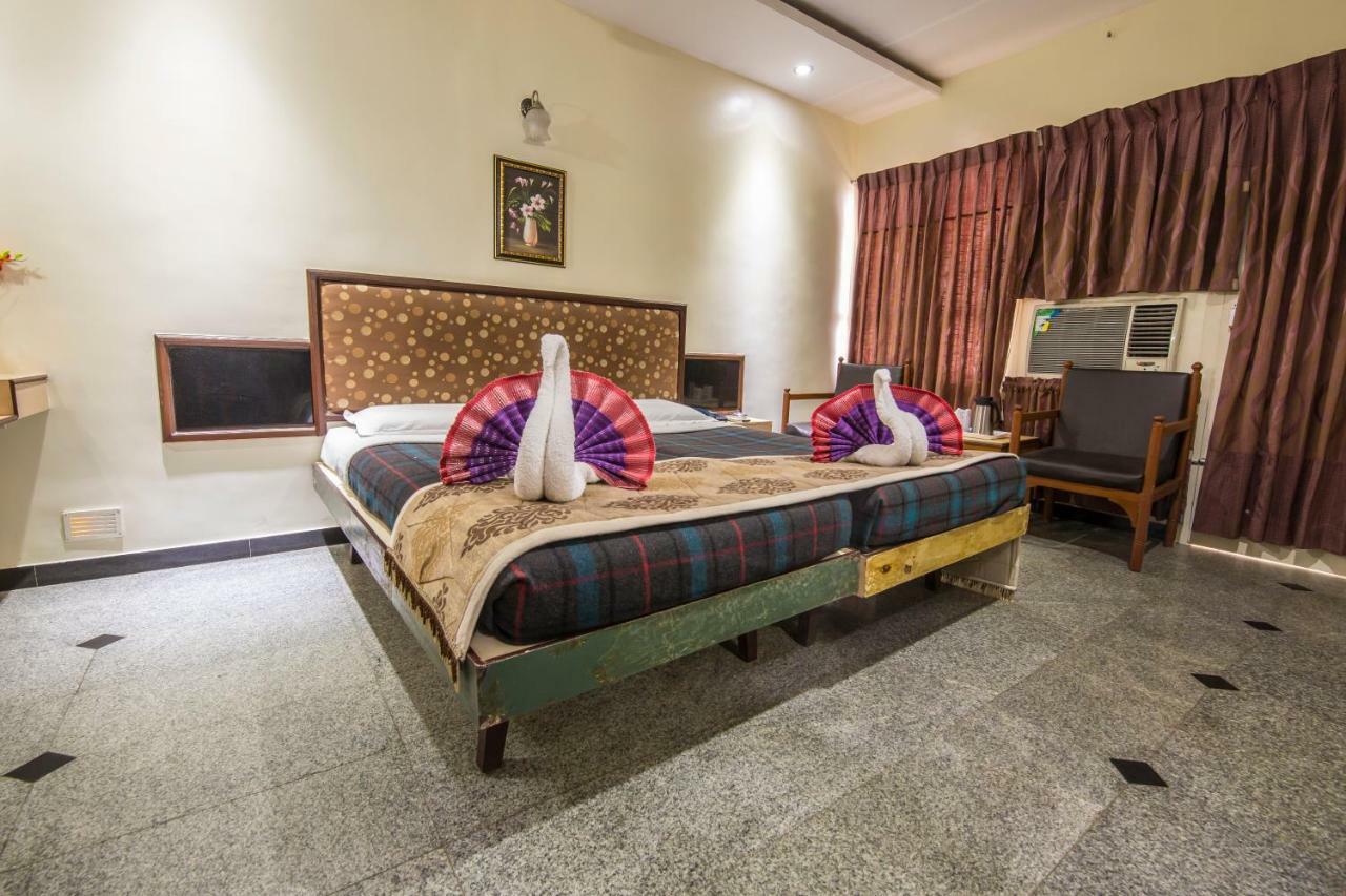 Hotel Aryaas Palayankottai Extérieur photo