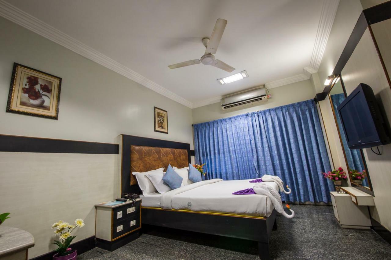 Hotel Aryaas Palayankottai Extérieur photo