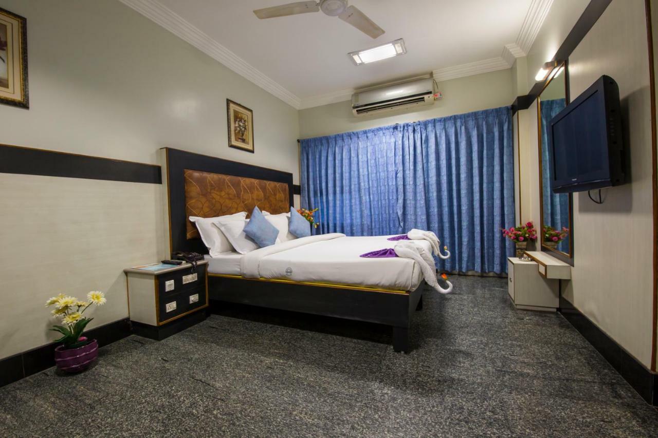 Hotel Aryaas Palayankottai Extérieur photo