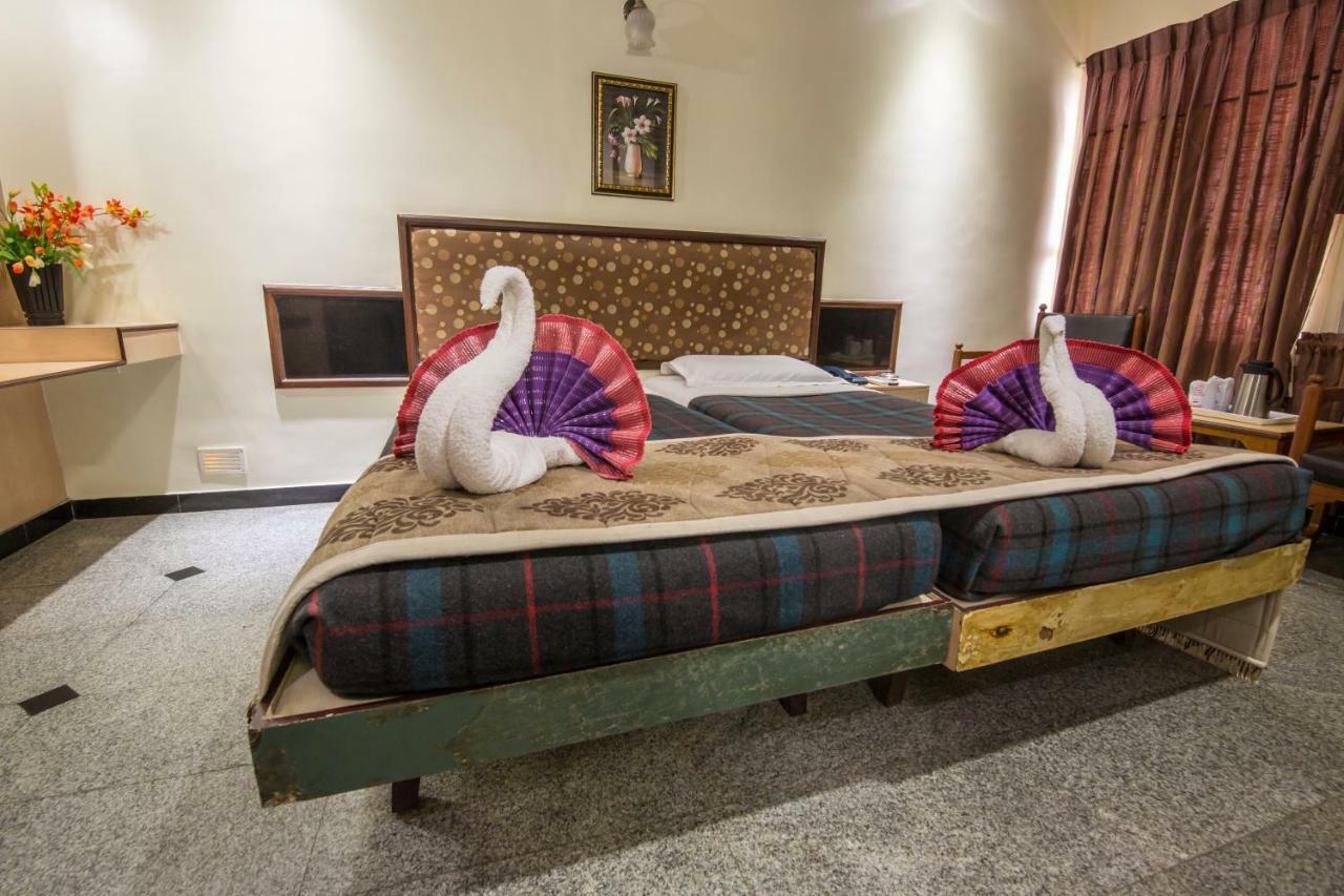 Hotel Aryaas Palayankottai Extérieur photo