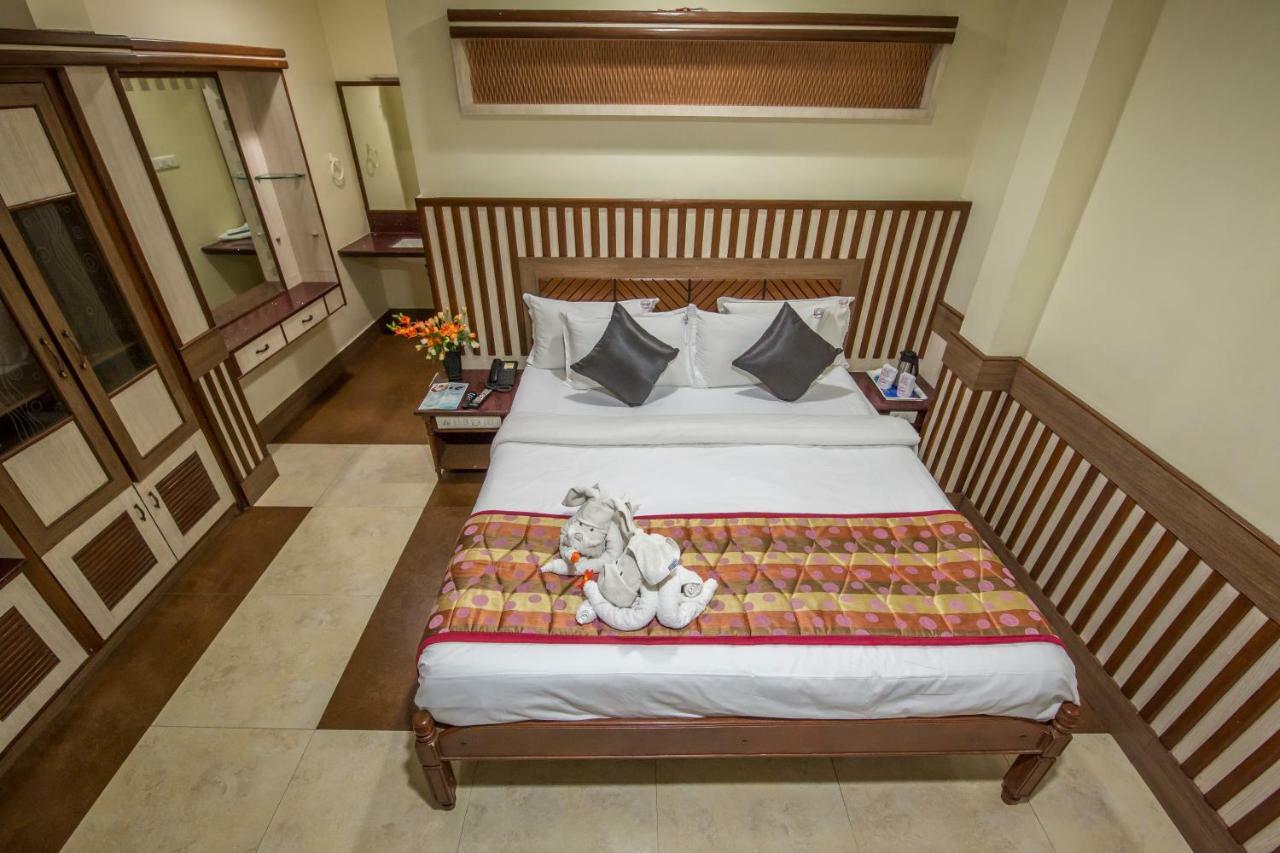 Hotel Aryaas Palayankottai Extérieur photo