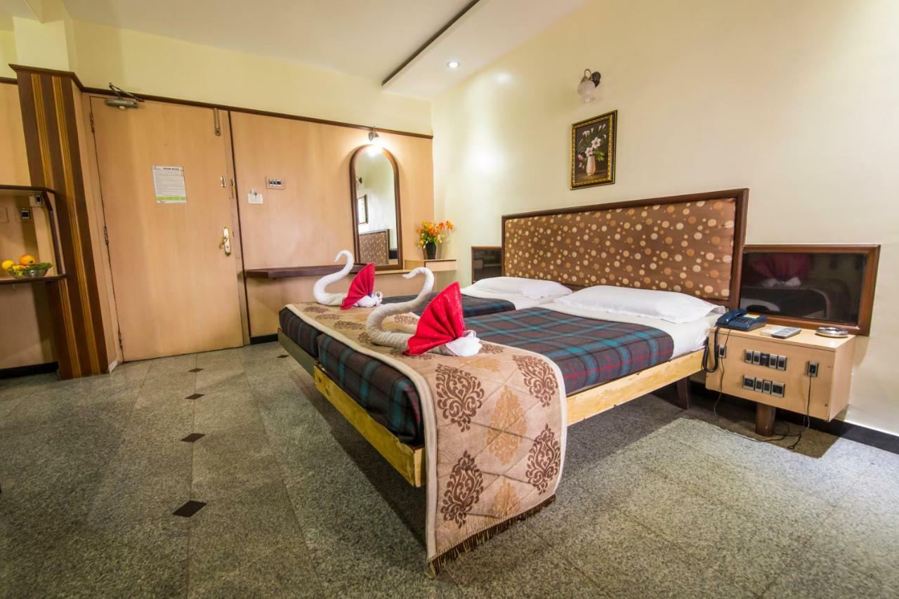 Hotel Aryaas Palayankottai Extérieur photo