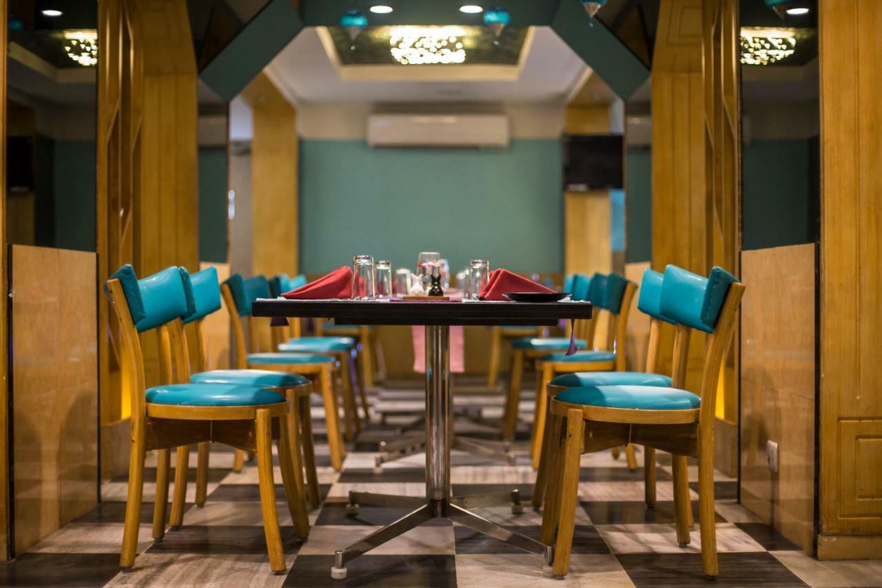 Hotel Aryaas Palayankottai Extérieur photo