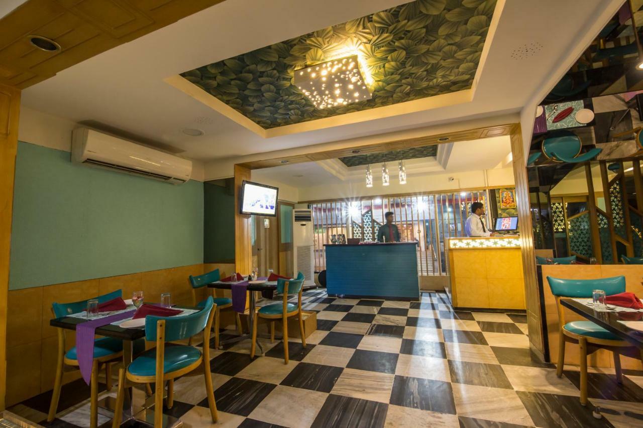 Hotel Aryaas Palayankottai Extérieur photo