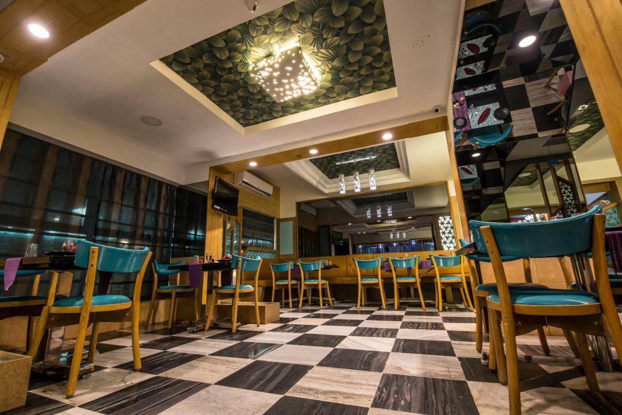 Hotel Aryaas Palayankottai Extérieur photo